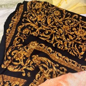 Beauftiful scarf with frayed edge